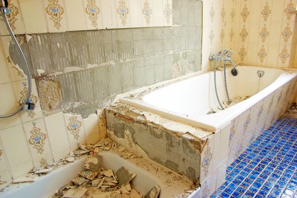Bathtub Demolition in Moses Lake